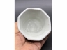 白釉模印庭院人物八方茶盏