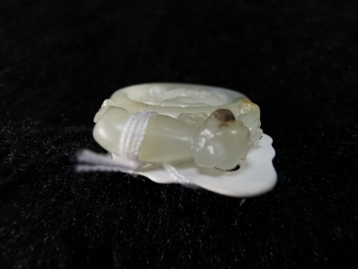 白玉螭虎佩