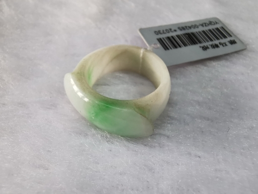 翡翠马鞍戒