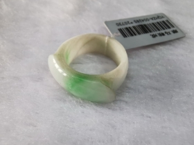 翡翠马鞍戒