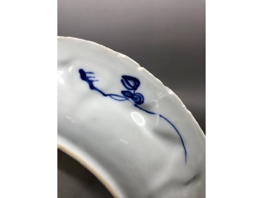 青花仕女纹盘
