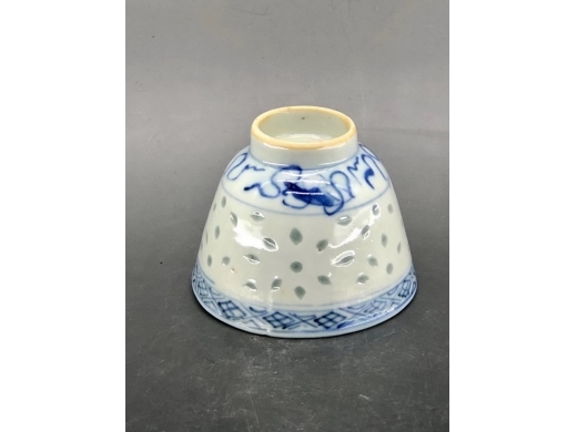 青花米通花茶盏