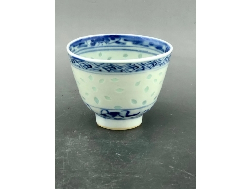 青花米通花茶盏
