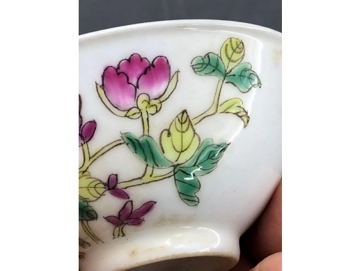 粉彩花碟纹茶盅