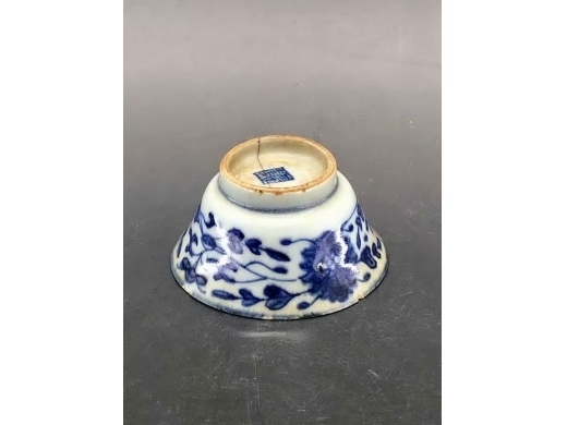 青花缠枝宝相花纹茶盏
