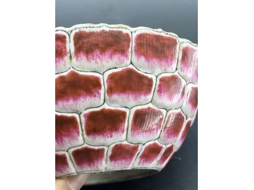 粉彩雕瓷荷花型碗