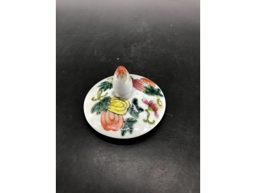 粉彩瓜瓞绵绵纹冬瓜罐