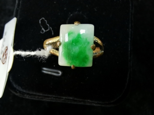 14K金镶翠戒指