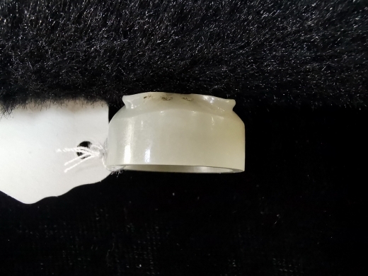 白玉虎头帽正