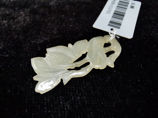 白玉花卉佩