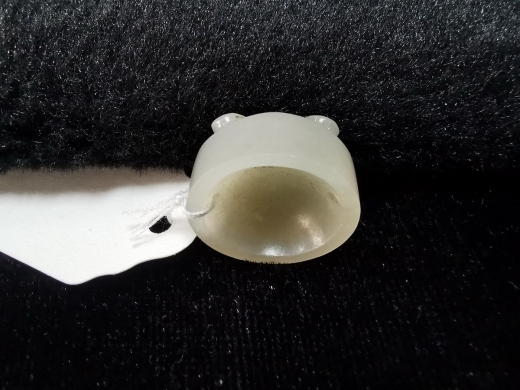 白玉虎头帽正