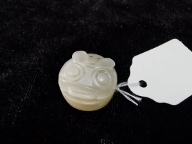 白玉虎头帽正