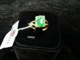 14K金镶翠戒指
