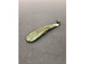 青铜龙头带钩