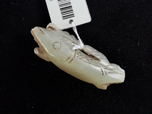 白玉鱼佩饰