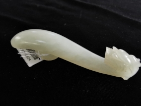 白玉龙钩