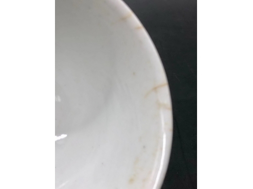 珊瑚红釉剔刻寿字纹盖碗