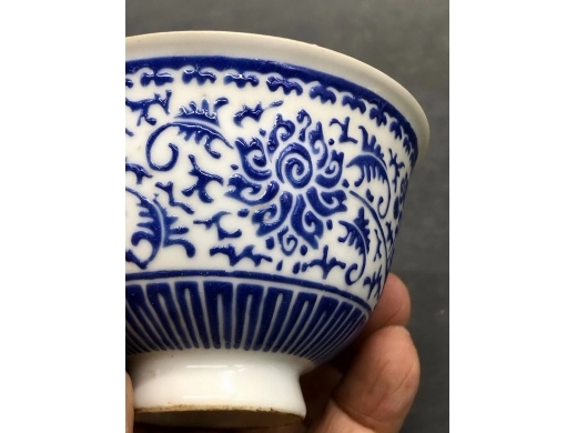 蓝料缠枝宝相花茶盏