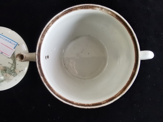 粉彩人物茶壶