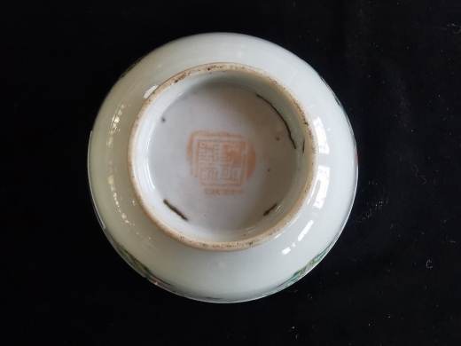 粉彩四季花卉盖碗