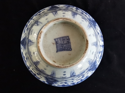 青花缠枝莲纹碗