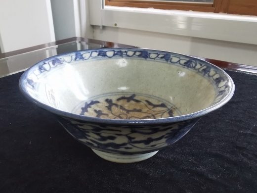 青花缠枝莲纹碗