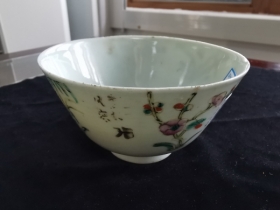 粉彩四季花卉盖碗