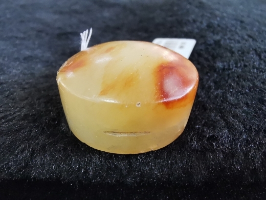 白玉红沁轴头