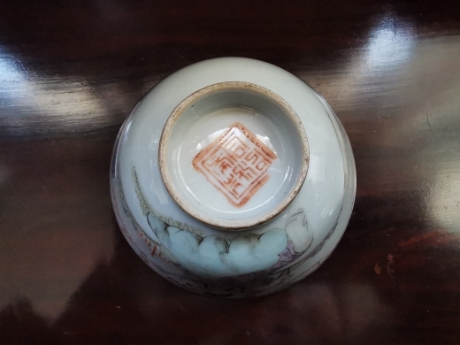 粉彩人物盖碗