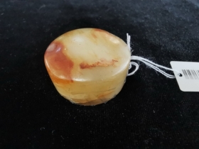 白玉红沁轴头