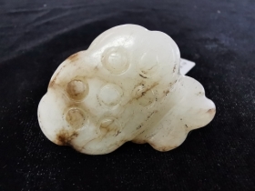 白玉沁色莲蓬挂坠