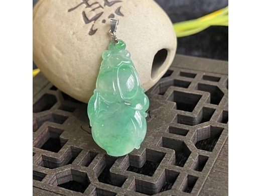 04号18k金年年有余