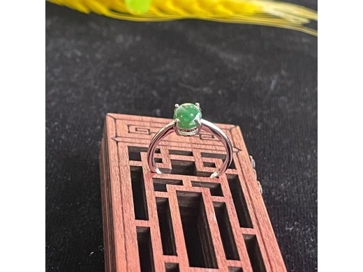 17号银镶绿戒指