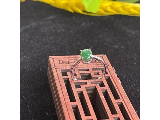 17号银镶绿戒指