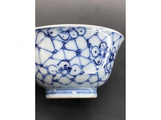 青花淡描冰梅纹茶盏