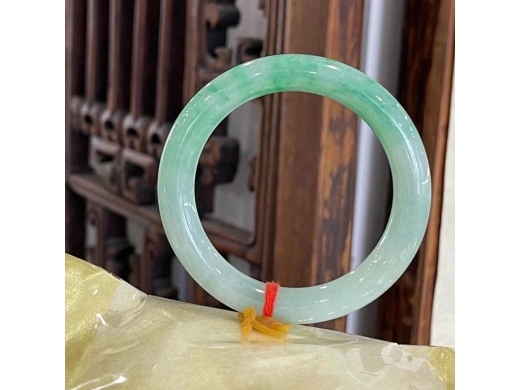 42圆条翠手镯