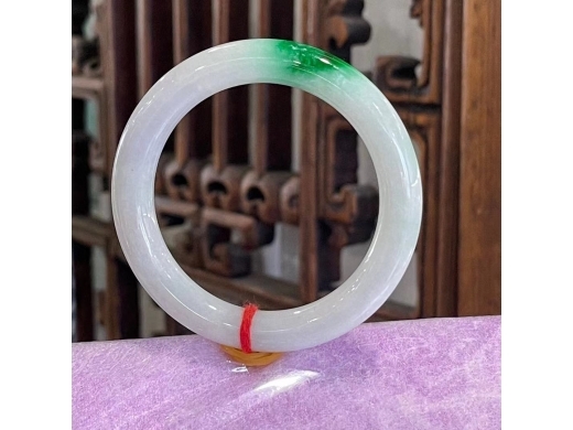 32圆条白底青手镯