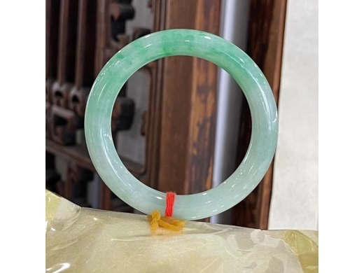 42圆条翠手镯