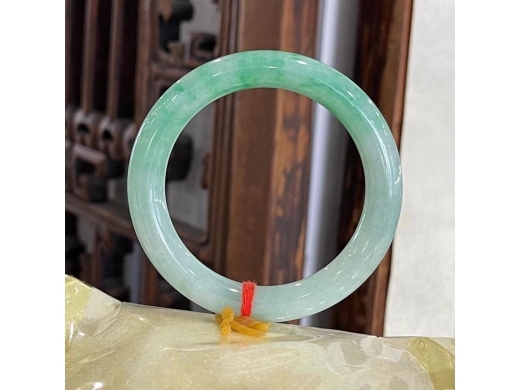 42圆条翠手镯