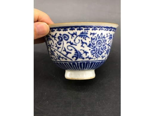 蓝料缠枝宝相花茶盏