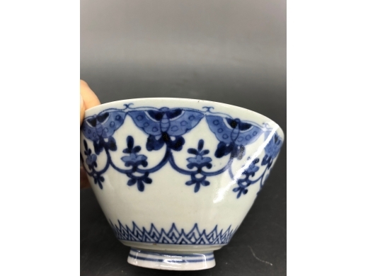 青花花蝶璎珞纹斗笠茶盏