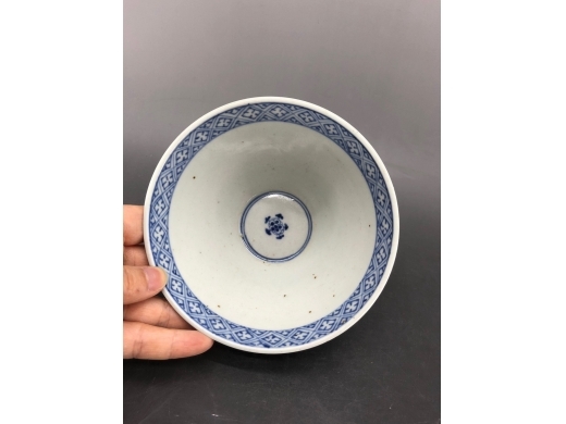 青花花蝶璎珞纹斗笠茶盏