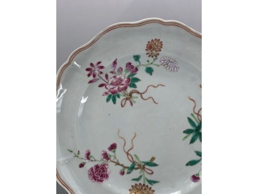 粉彩描金折枝花卉花口盘