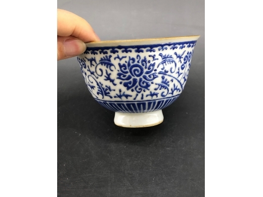 蓝料缠枝宝相花茶盏