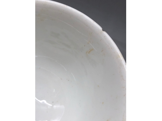 珊瑚红釉剔刻寿字纹盖碗