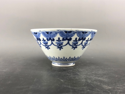 青花花蝶璎珞纹斗笠茶盏