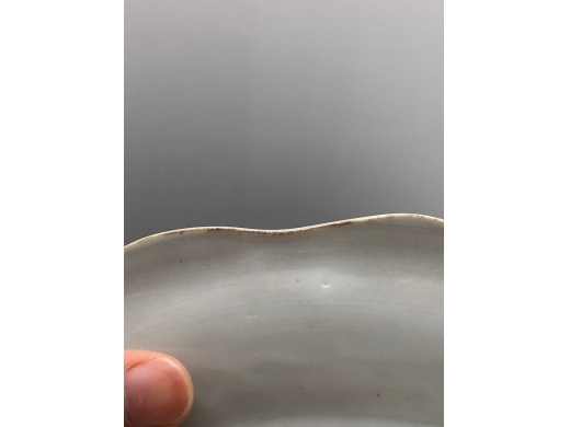 粉彩描金折枝花卉花口盘