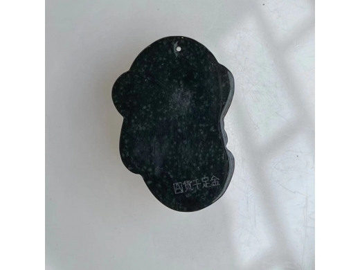 46墨翠千足金凤牌