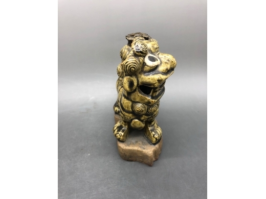 绿釉狮子烛台一对