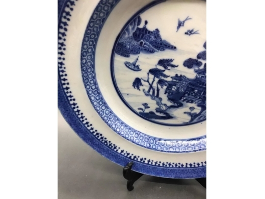 青花楼阁山水纹折沿盘